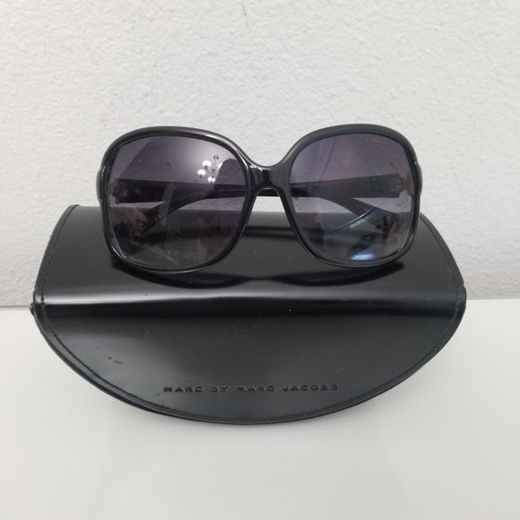 Marc By Marc Jacobs Accessories - MARC BY MARC JACOBS Oversized Sunglasses w/ Case